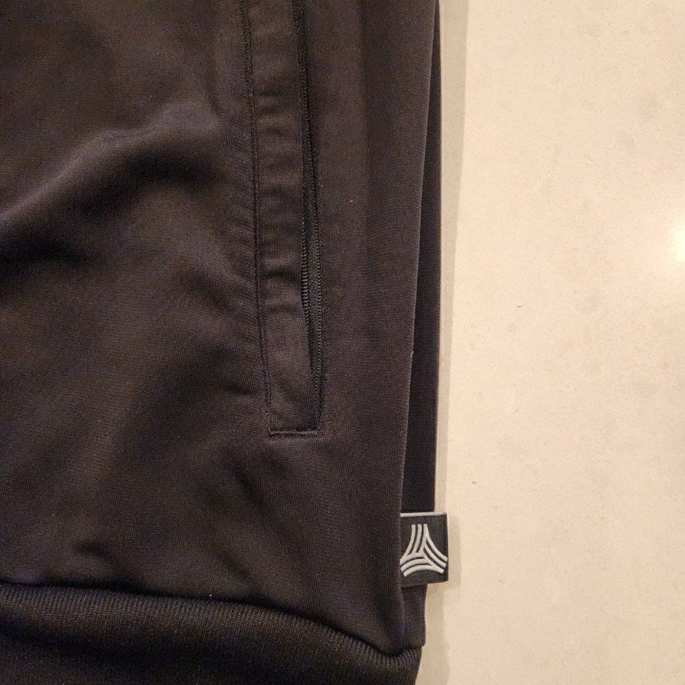 Adidas mens lightweight zip front jacket. Size L - Picture 2 of 5